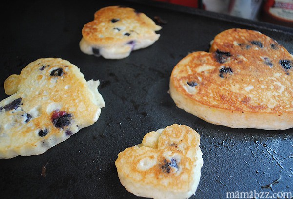 Cook heart pancakes on griddle