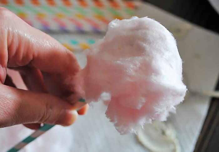 Inspired by Dr. Seuss’ The Lorax, make your own Truffula Tree Cake Pops, using cotton candy. Just in time for Earth Day or even a fun snack to add to your list of Dr. Seuss birthday party ideas. Scrumptious too!