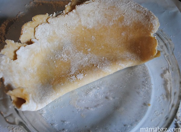Place-pie-crust-in-pie-pan