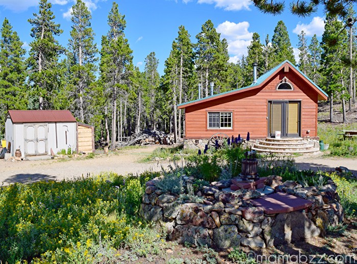 Cabin in the Colorado Rocky Mountains {MamaBuzz - mamabzz.com}