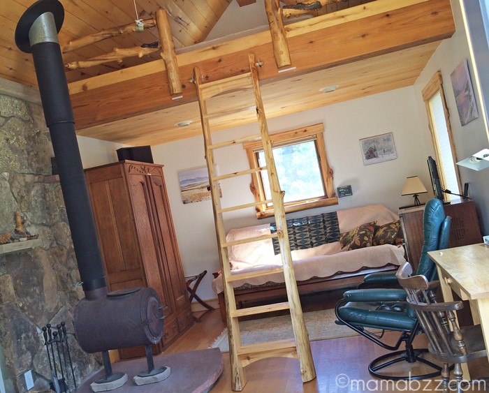 Family room in Colorado Mountain View Chalet {MamaBuzz - mamabzz.com}