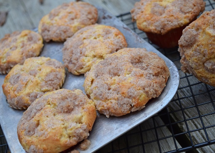 Caramel Pear Crumble Muffins {MamaBuzz - mamabzz.com}