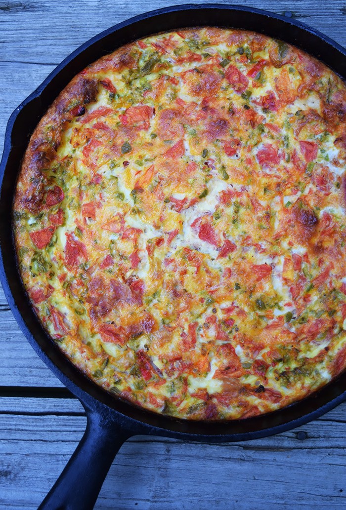 A cheesy baked frittata with ham, peppers, and tomatoes makes the perfect breakfast, brunch, or dinner recipe. Eggs are my go to healthy food, especially when I’m out of ideas or whenever I’m just not feelin’ what’s planned on the menu.