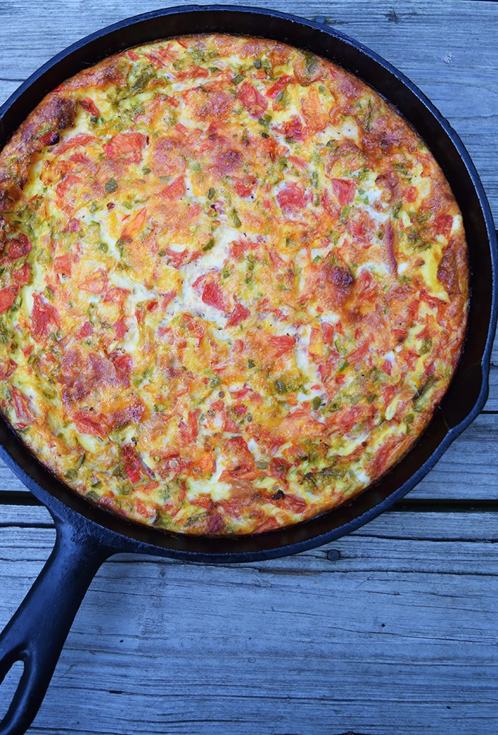 A cheesy baked frittata with ham, peppers, and tomatoes makes the perfect breakfast, brunch, or dinner recipe. Eggs are my go to healthy food, especially when I’m out of ideas or whenever I’m just not feelin’ what’s planned on the menu.