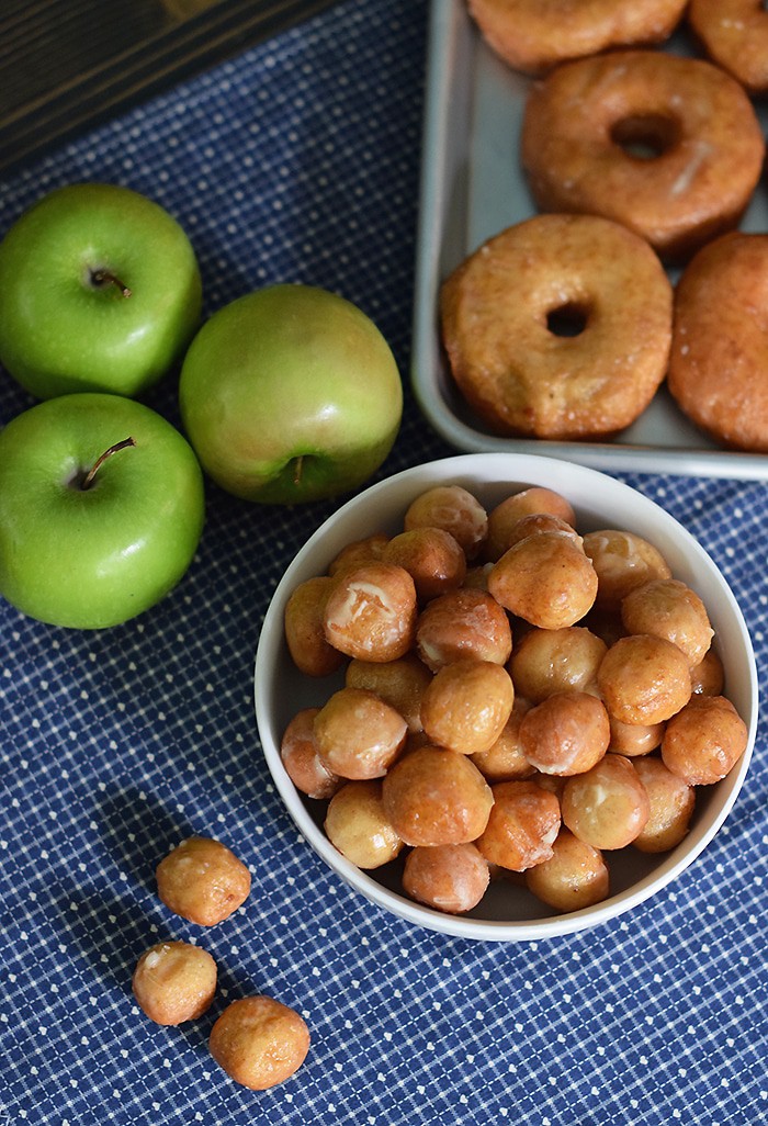 Caramel Apple Donut Holes are the perfect fall treat, coated with a Krispy Kreme copycat like icing that’s flaky and oh so scrumptious.