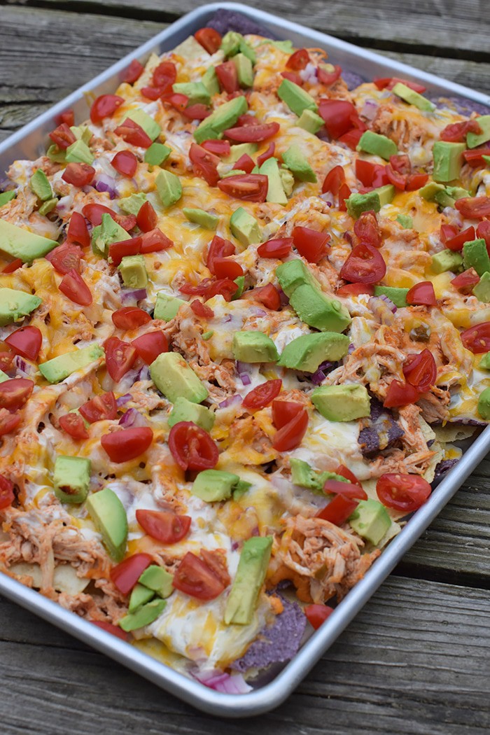 Hungry for loaded nachos and Tex-Mex but don’t feel like going out? Make the most flavorful loaded nachos with chicken and roasted red pepper hummus, along with other favorite ingredients like cheese, tomatoes, avocado, and more. Chicken and Hummus Loaded Nachos in a Sheet Pan Recipe!