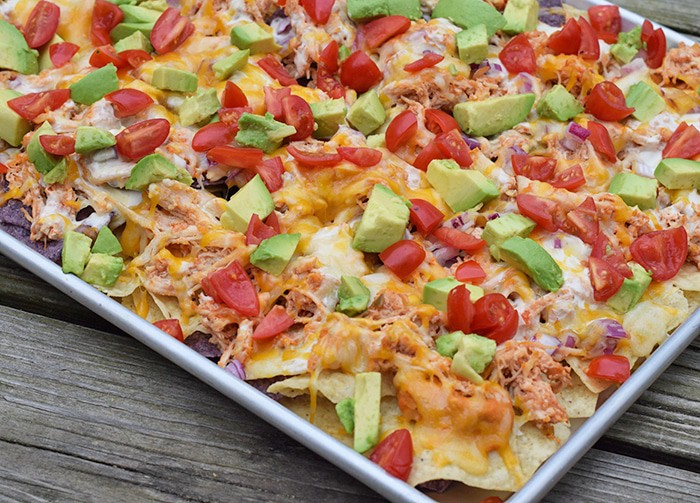Hungry for loaded nachos and Tex-Mex but don’t feel like going out? Make the most flavorful loaded nachos with chicken and roasted red pepper hummus, along with other favorite ingredients like cheese, tomatoes, avocado, and more. Chicken and Hummus Loaded Nachos in a Sheet Pan Recipe!
