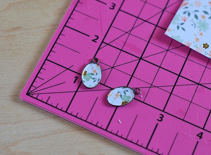 Love finding Mod Podge ideas? Me too! Here’s an easy tutorial for making your own DIY earrings with Mod Podge Dimensional Magic and scrapbook paper. Homemade jewelry with your own special touch!