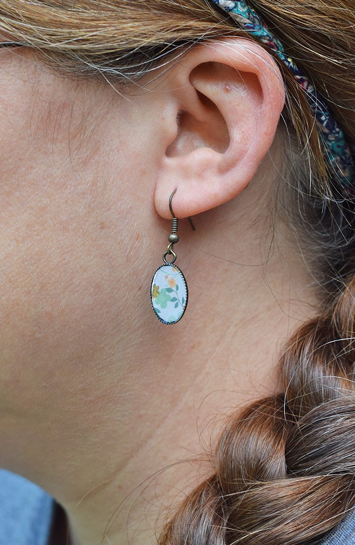 Love finding Mod Podge ideas? Me too! Here’s an easy tutorial for making your own DIY earrings with Mod Podge Dimensional Magic and scrapbook paper. Homemade jewelry with your own special touch!