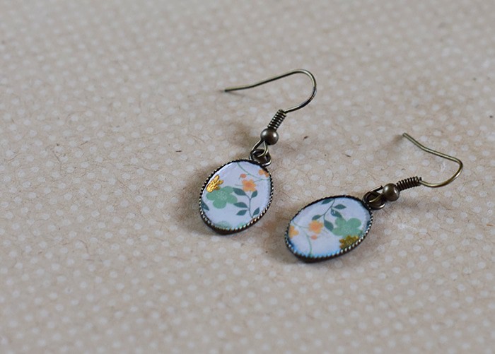 Love finding Mod Podge ideas? Me too! Here’s an easy tutorial for making your own DIY earrings with Mod Podge Dimensional Magic and scrapbook paper. Homemade jewelry with your own special touch!