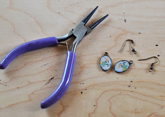 Love finding Mod Podge ideas? Me too! Here’s an easy tutorial for making your own DIY earrings with Mod Podge Dimensional Magic and scrapbook paper. Homemade jewelry with your own special touch!