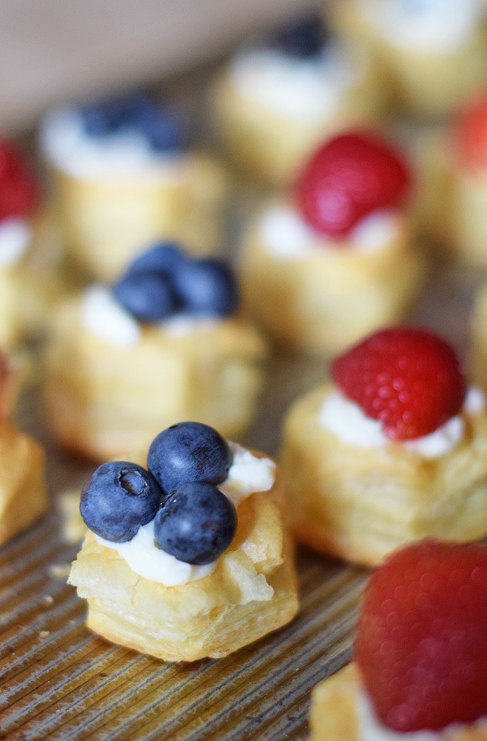 Fruit Pizza is one of my family’s favorite desserts. Fruit Pizza Bites, made with strawberries, blueberries, and blackberries, is a spin-off made with Puff Pastry Cups, and it’s so kid-friendly to make, perfect for summer. Grab the printable recipe!