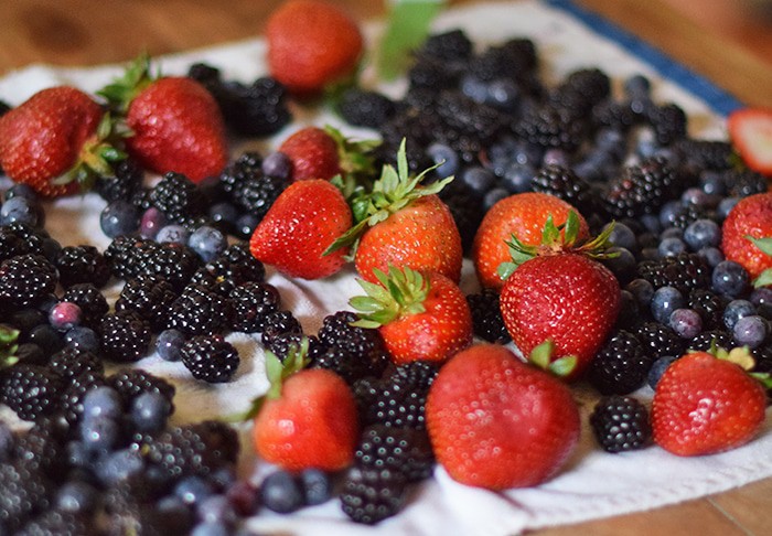 Fruit Pizza is one of my family’s favorite desserts. Fruit Pizza Bites, made with strawberries, blueberries, and blackberries, is a spin-off made with Puff Pastry Cups, and it’s so kid-friendly to make, perfect for summer. Grab the printable recipe!