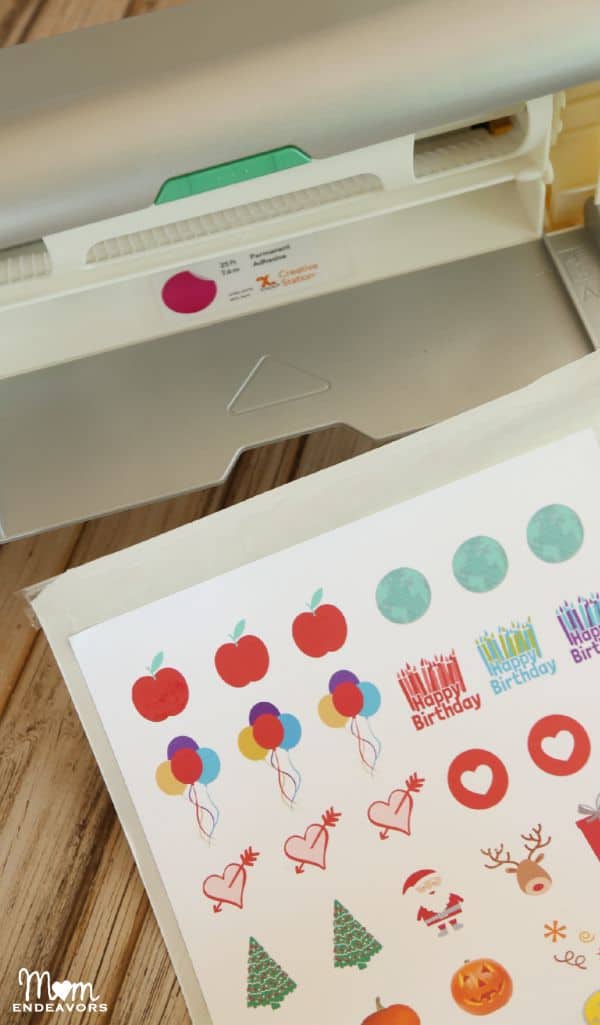 Where would I be without my planner? I love my Happy Planner, and my semi-obsession led me to compile a list of free or super cheap DIY planner supplies and printables. Get all sorts of planner ideas to feed your own obsession!