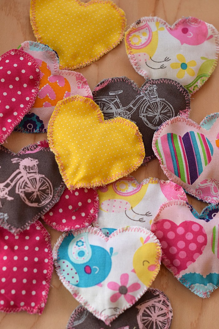 Decorate for Valentine's Day by making a super easy to sew Valentine's Day heart garland with cheap fat quarters from the fabric store. Makes the sweetest Valentine decoration and a fun craft and sewing project! 