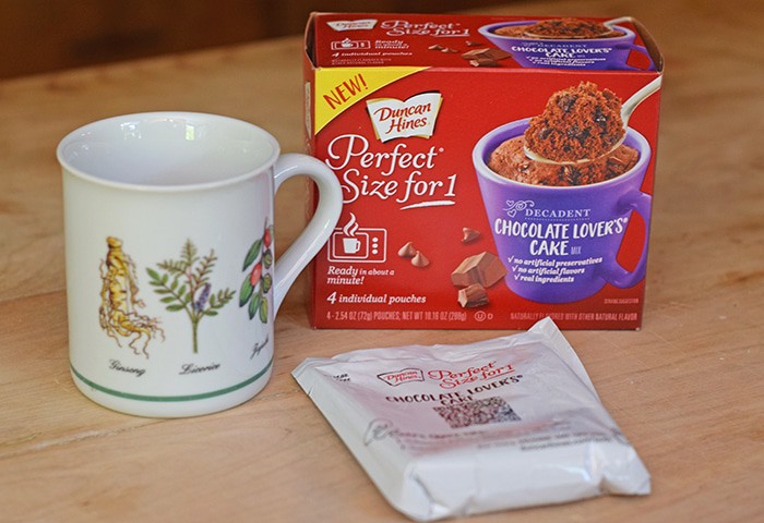 Craving a simple and easy dessert that will satisfy your sweet tooth but only take about a minute to make? How to make raspberry chocolate cake for 1 in about a minute. Print the recipe!