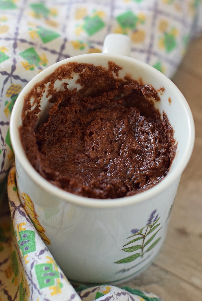 Craving a simple and easy dessert that will satisfy your sweet tooth but only take about a minute to make? How to make raspberry chocolate cake for 1 in about a minute. Print the recipe!