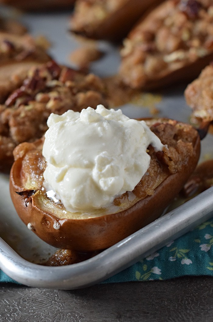 Make homemade whipped cream in 5 minutes with this super easy recipe. Only 4 ingredients and you’ve got a creamy delicious topping for all your favorite fall and Thanksgiving desserts.