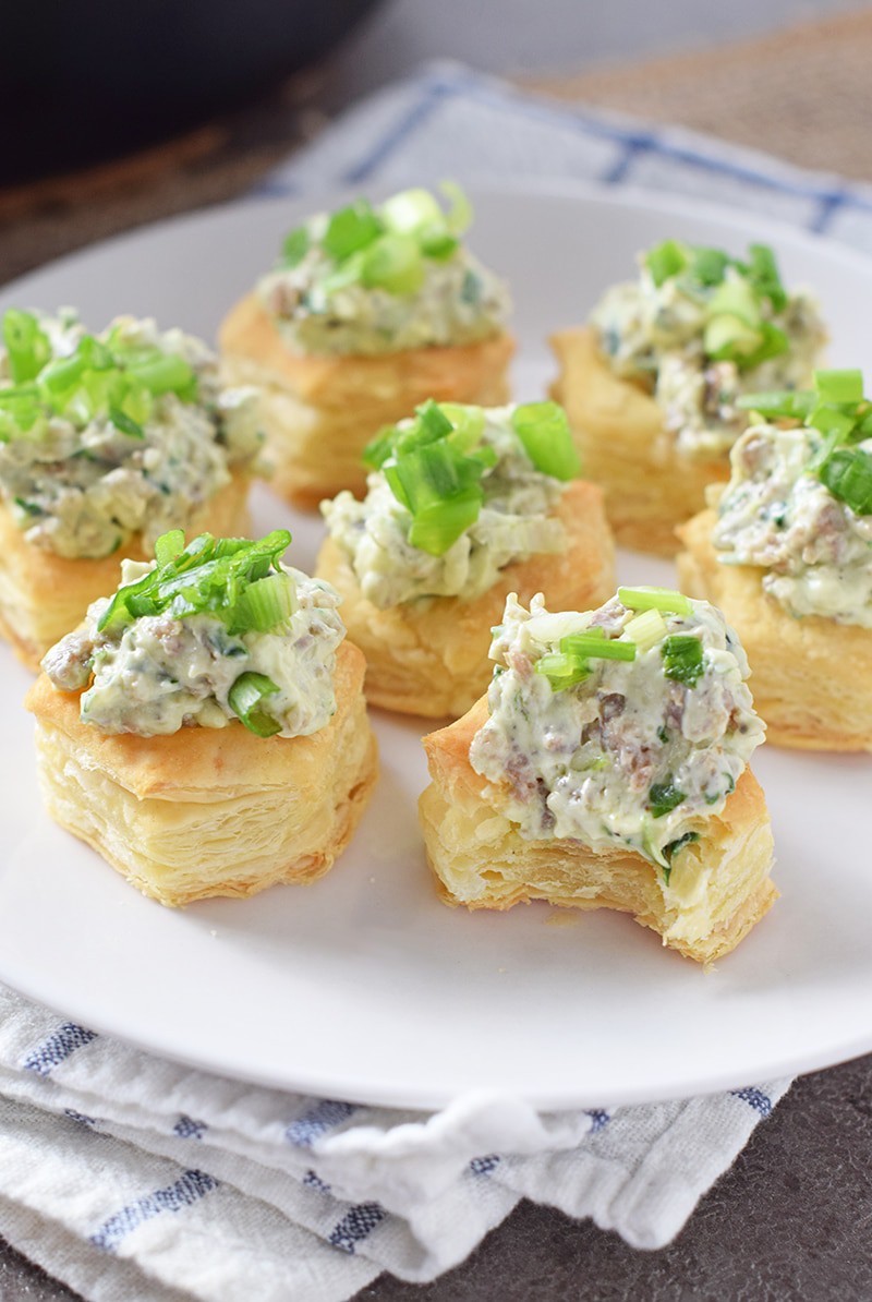 Serve Maple Sausage Stuffed Pastry Bites to all your holiday guests. Delicious appetizer and finger food idea that’s super easy to make! 