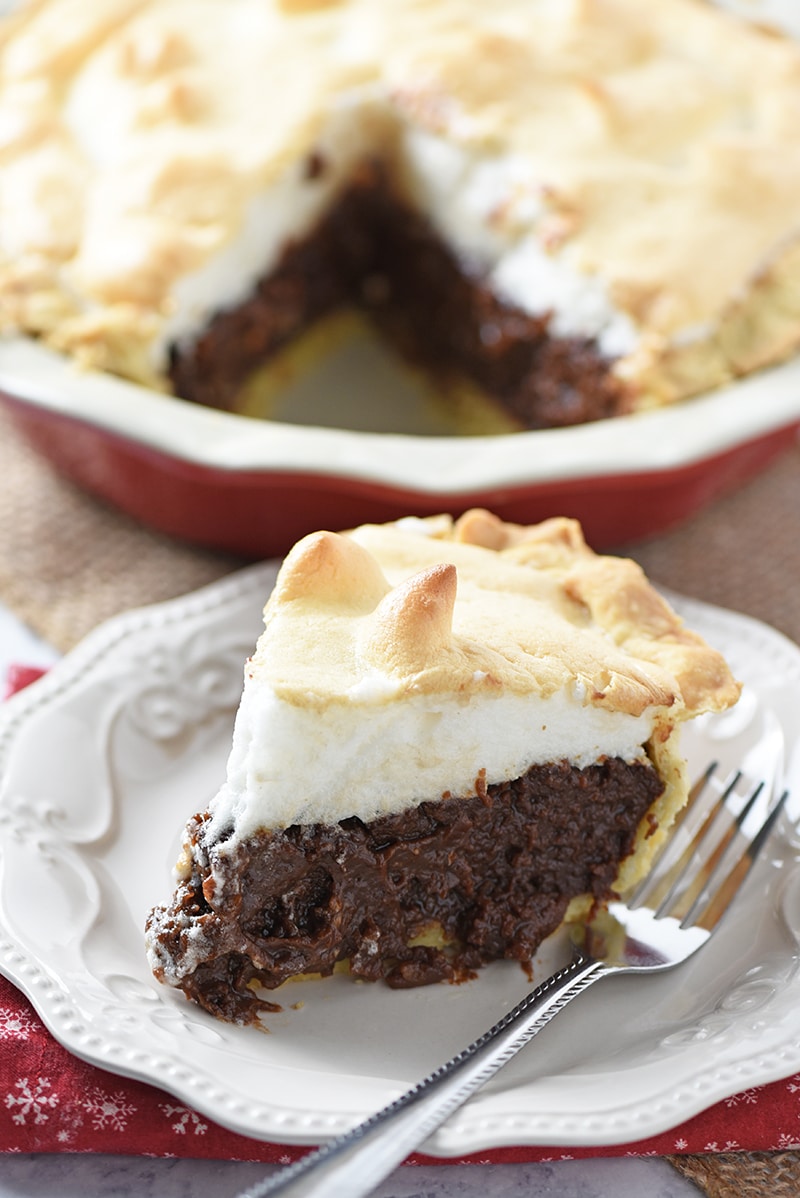 Meringue Pie Topping that calls for only 4 ingredients. Simple and easy to make for your favorite pie recipes. Light, fluffy, and delicious!