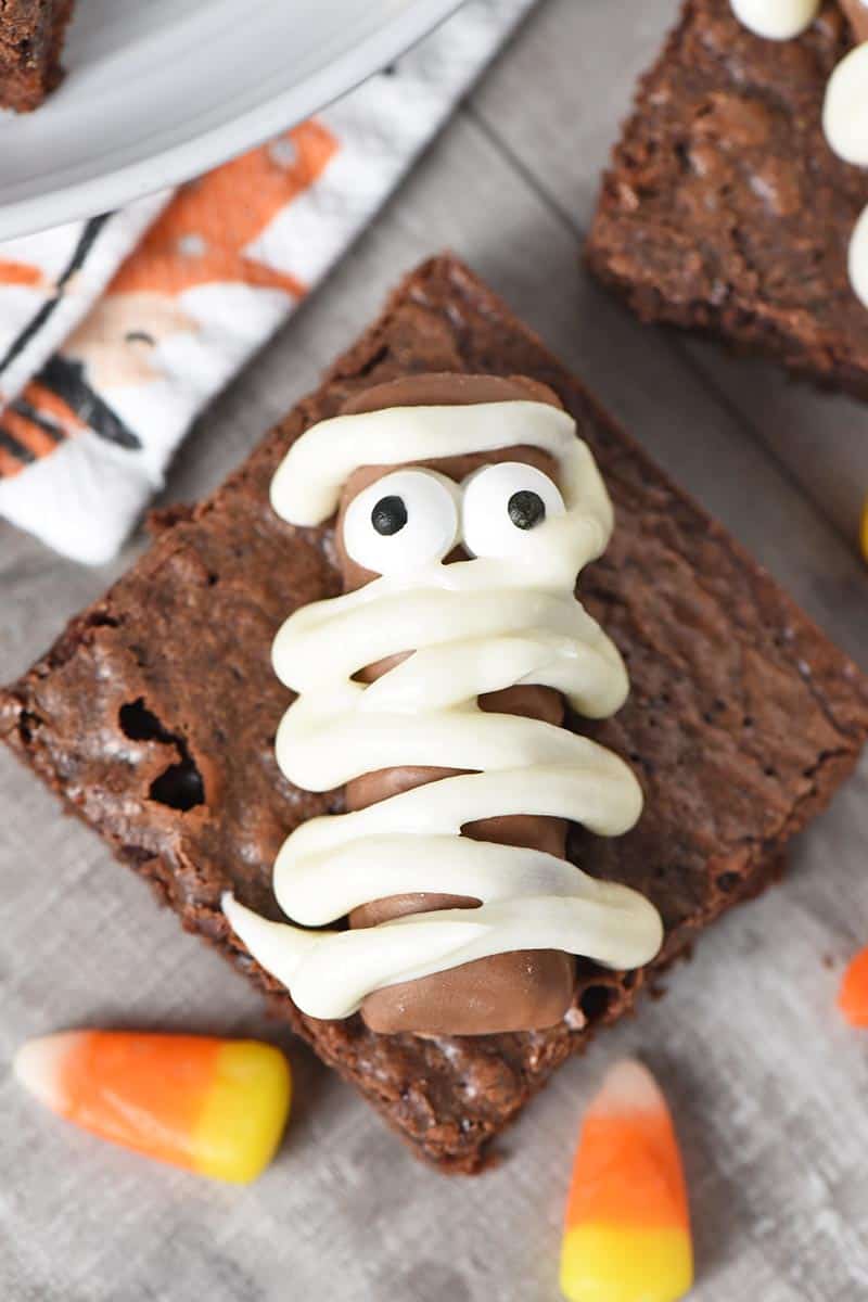 mummy Halloween brownies with candy corn