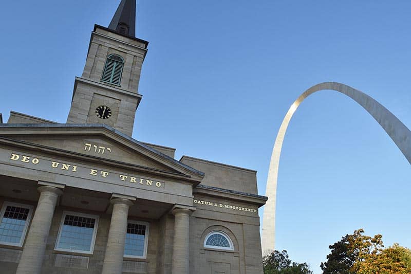 cathedral and Gateway Arch in Saint Louis, Missouri