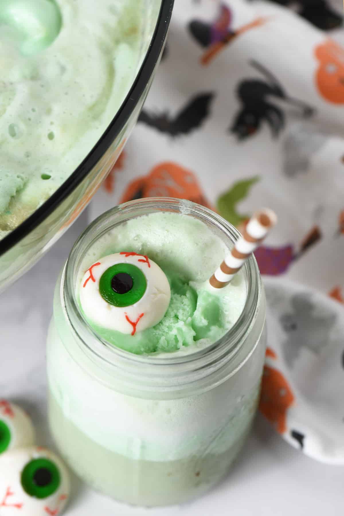 mason jar of Harry Potter Polyjuice Potion punch recipe (nonalcoholic) with gummy eyeball on top