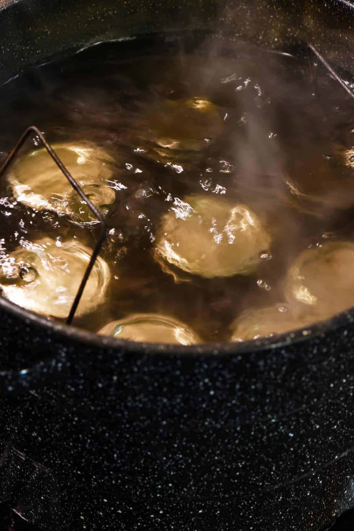 water bath canning apple jelly in black water bath canner
