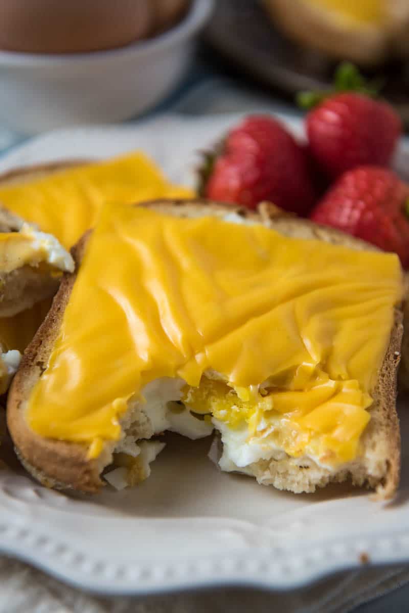 How to Make Eggs in a Nest with Cheese