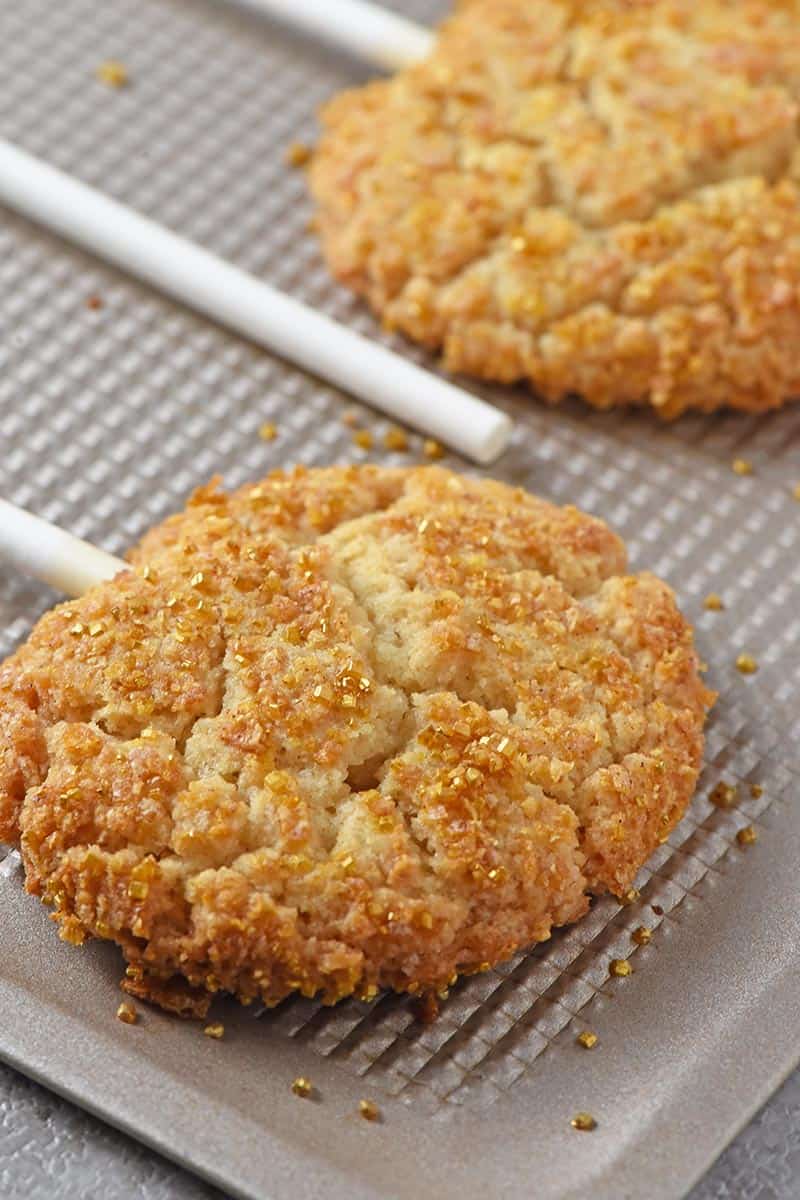 baked snickerdoodle cookie pops