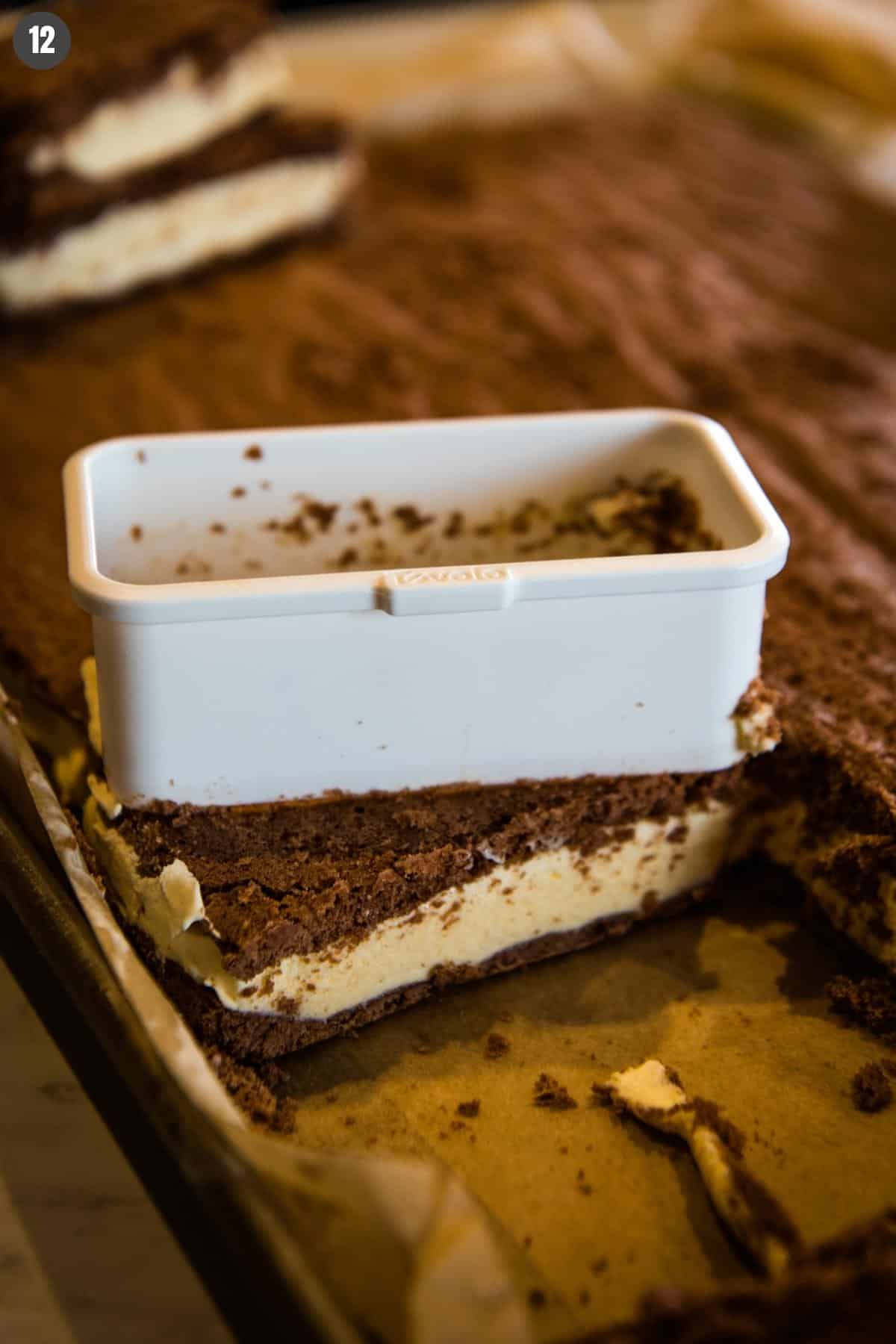 how to cut homemade ice cream sandwiches with an ice cream mold or cutter