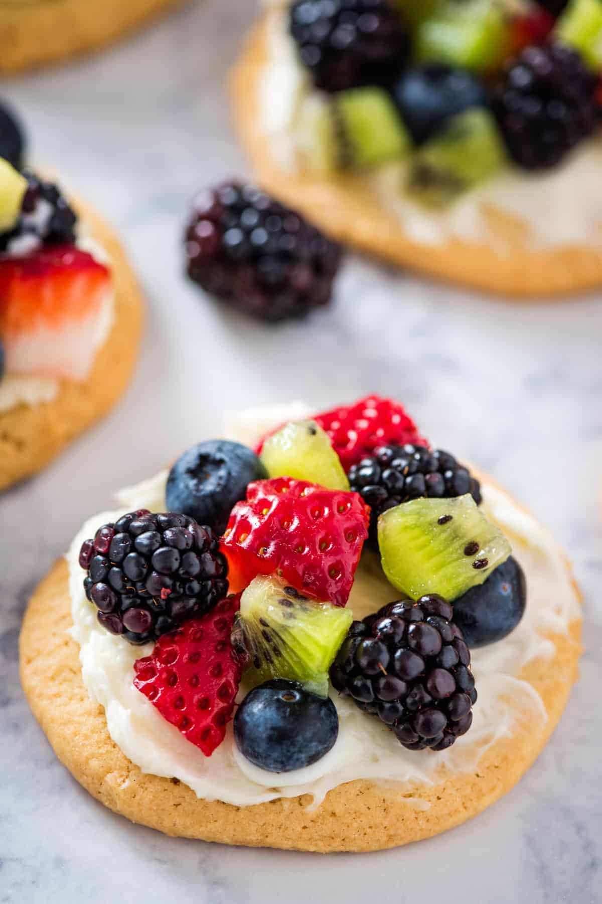 Easy Mini Fruit Pizza Cookies With Sugar Cookie Crust
